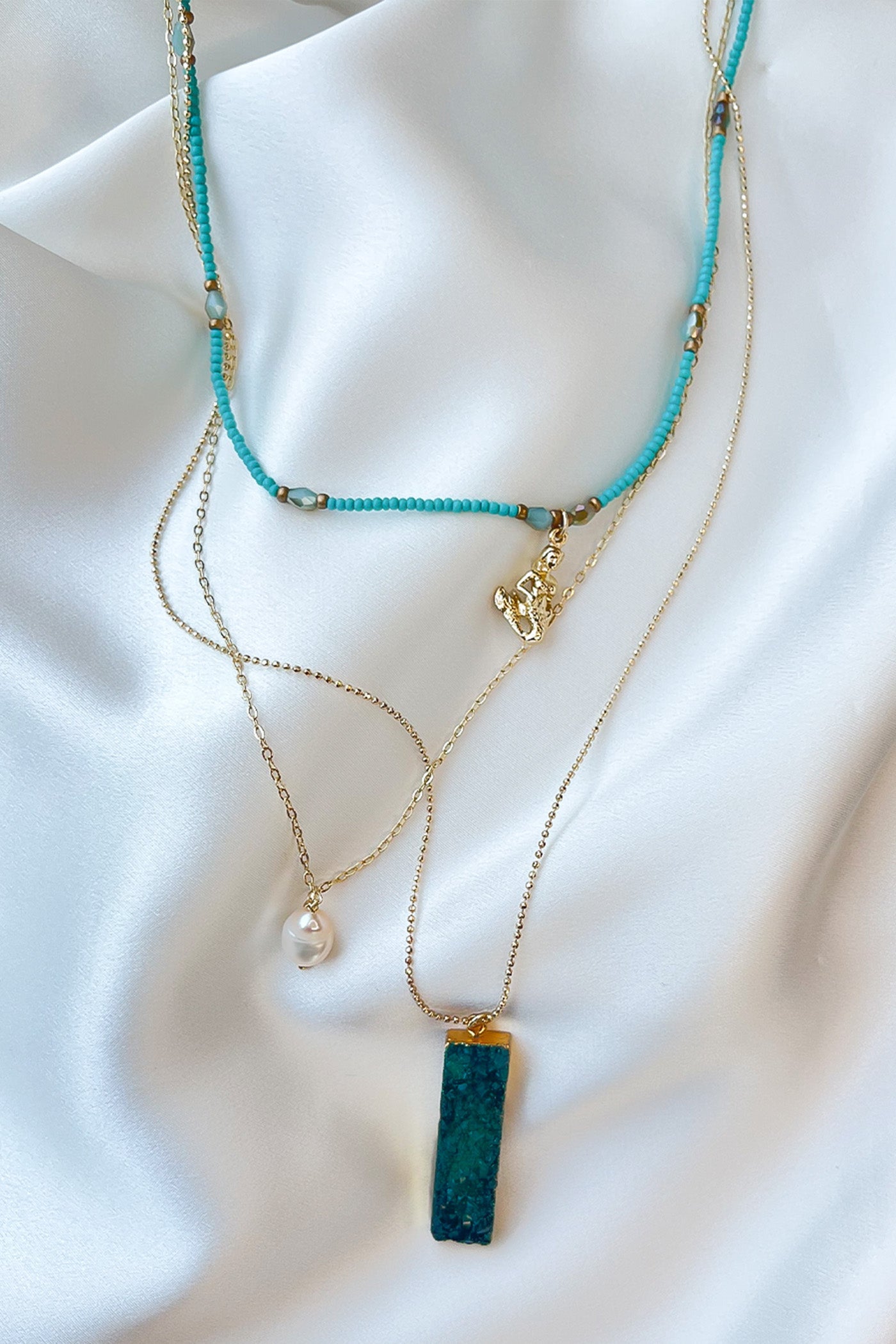 Blue rock wit pearl 3 layer necklace